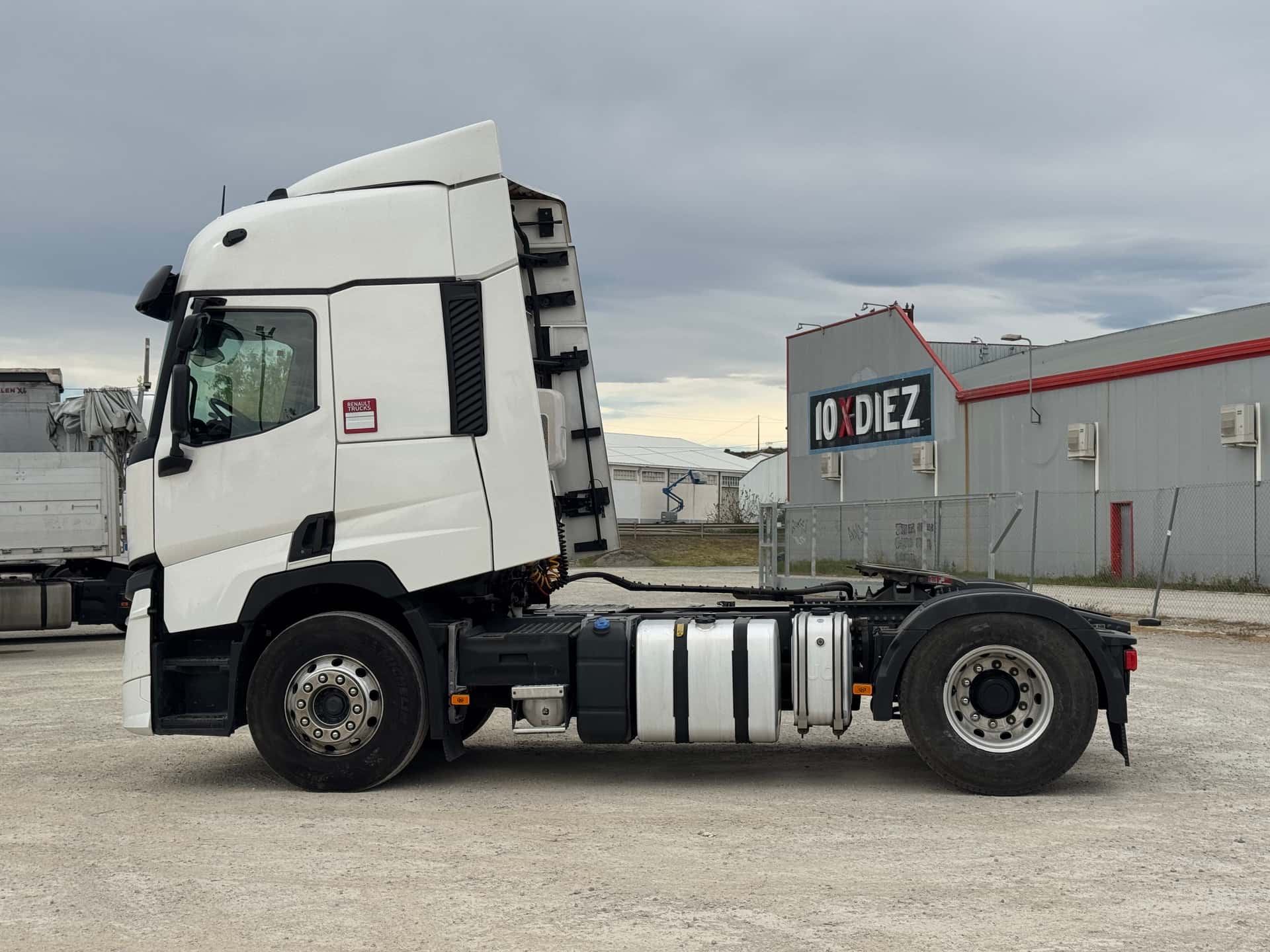 Tractora Renault T 520 2023 de ocasión — vista 2